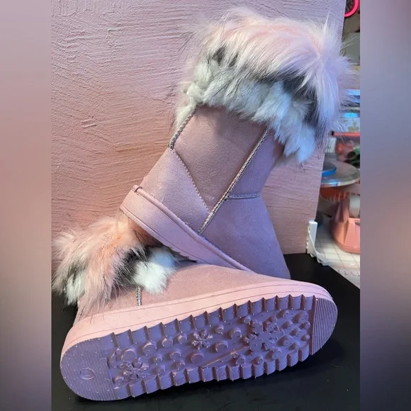 Brand new fun, fur topped faux UGGs never worn super cute - Picture 1 of 3